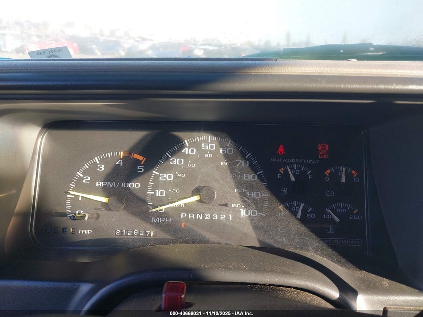 1995 Chevrolet Suburban K1500 VIN: 1GNFK16K1SJ454796 Lot: 43668031