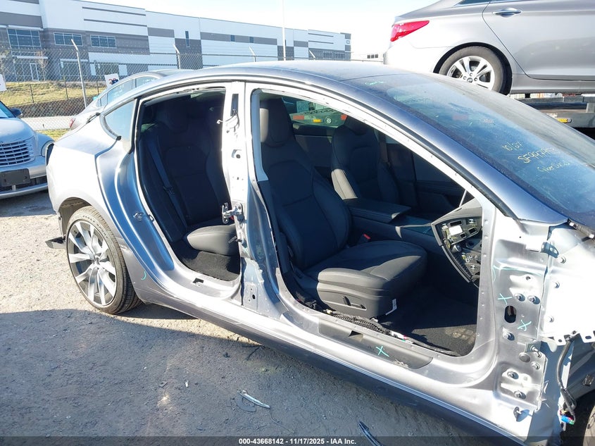 2025 Tesla Model 3 Long Range Rear-Wheel Drive/Standard VIN: 5YJ3E1EA6SF997953 Lot: 43668142