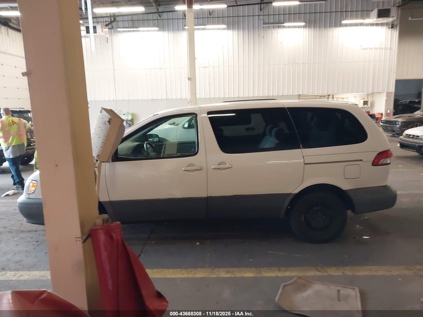 2001 Toyota Sienna Ce VIN: 4T3ZF19C01U321123 Lot: 43668308