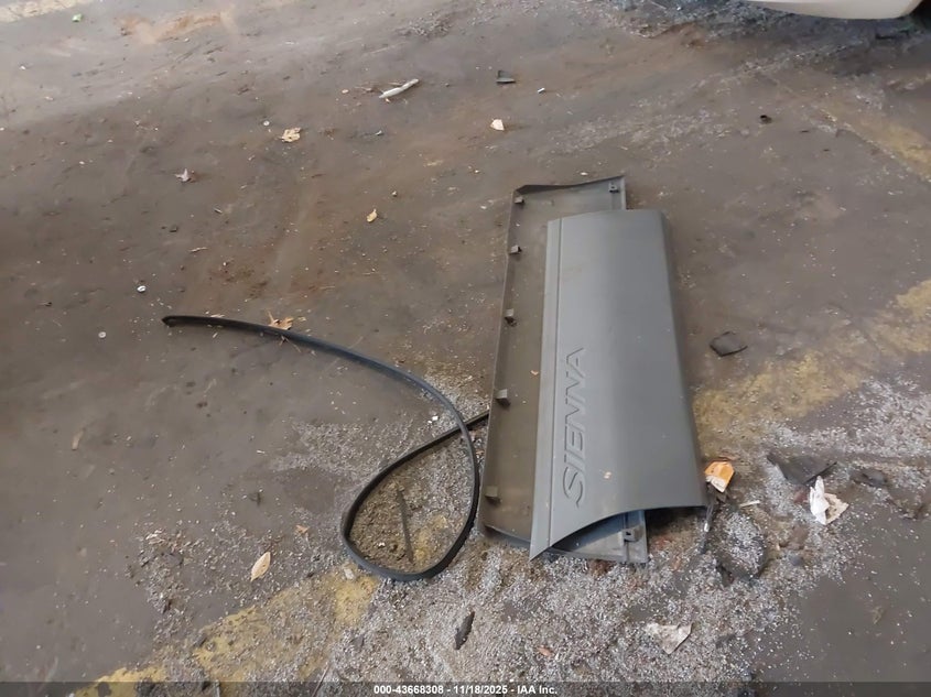 2001 Toyota Sienna Ce VIN: 4T3ZF19C01U321123 Lot: 43668308