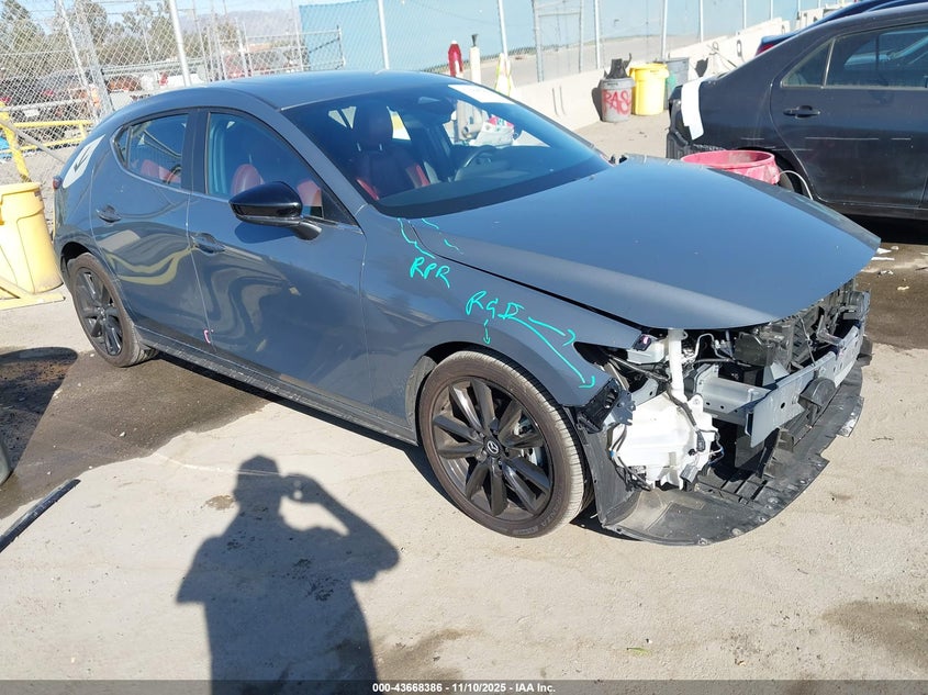 MAZDA 3 2.5 S CARBON EDITION