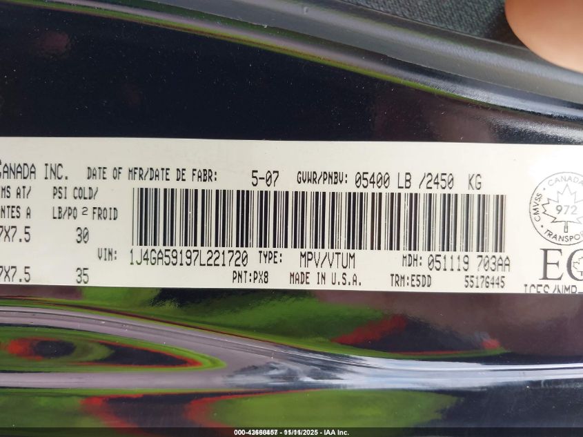 2007 Jeep Wrangler Unlimited Sahara VIN: 1J4GA59197L221720 Lot: 43668457