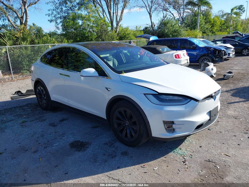 2018 TESLA MODEL X 100D/75D/P100D - 5YJXCBE21JF142694