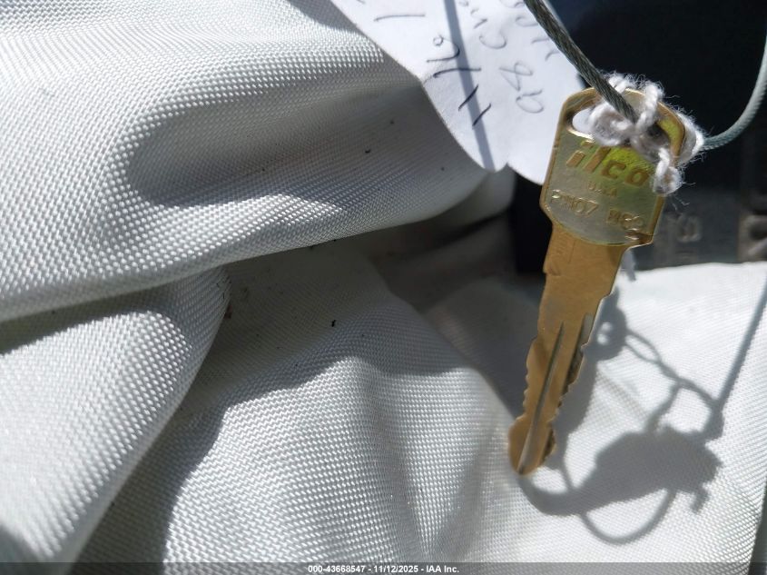 1998 GMC Sierra 1500 Sl Sportside VIN: 1GTEC14W1WZ521993 Lot: 43668547