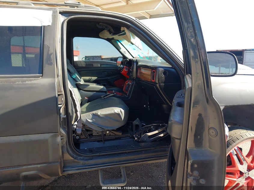 3GNEC12T24G305941 2004 CHEVROLET AVALANCHE photo no. 5