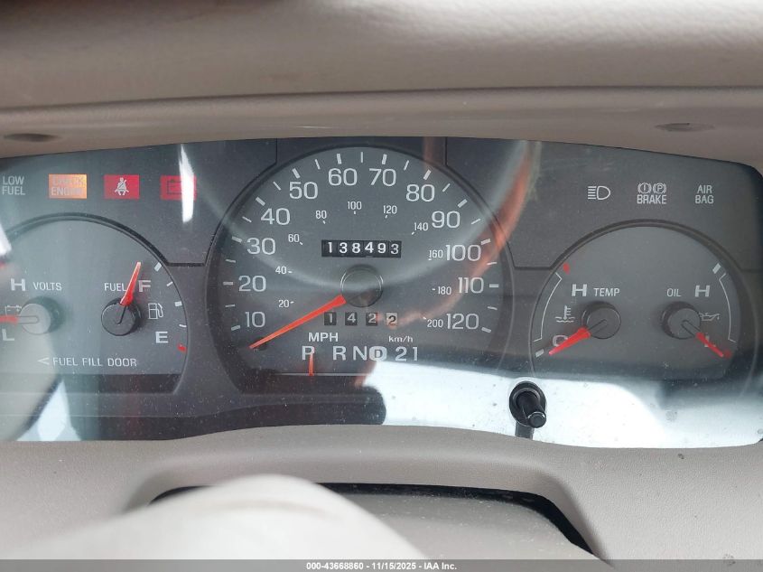 2005 Mercury Grand Marquis Gs VIN: 2MEFM74W25X670422 Lot: 43668860