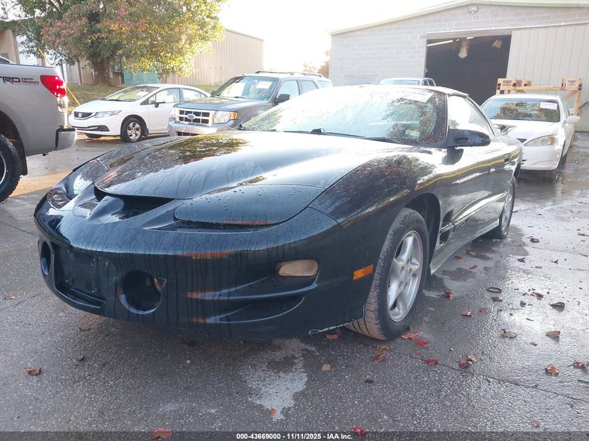 2G2FV22GXX2235844 1999 PONTIAC FIREBIRD photo no. 2