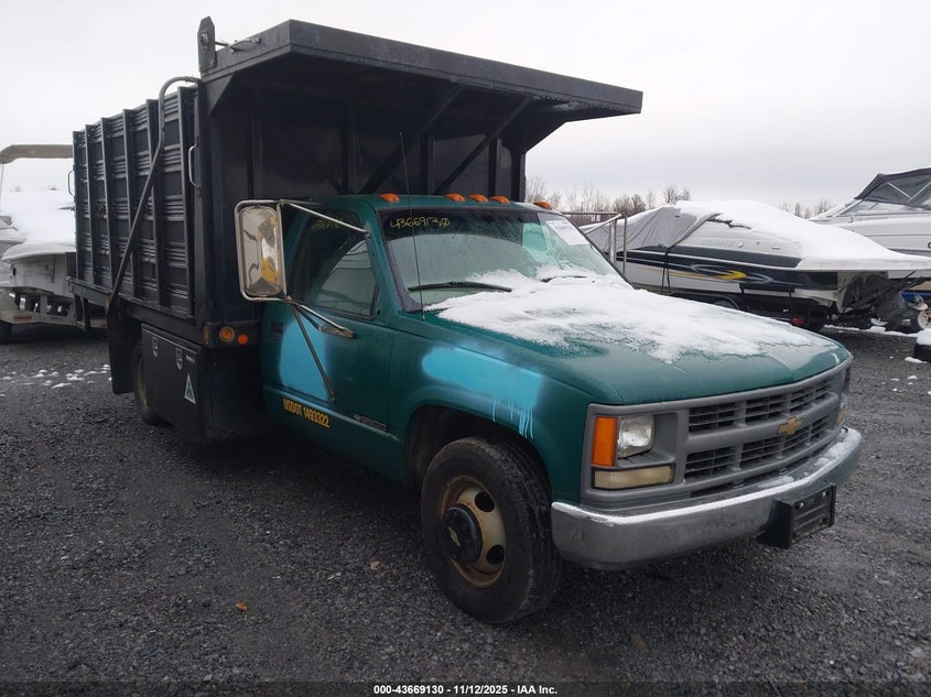 1GBJC34R7VF020891 1997 Chevrolet C3500 Chassis auction photo 1