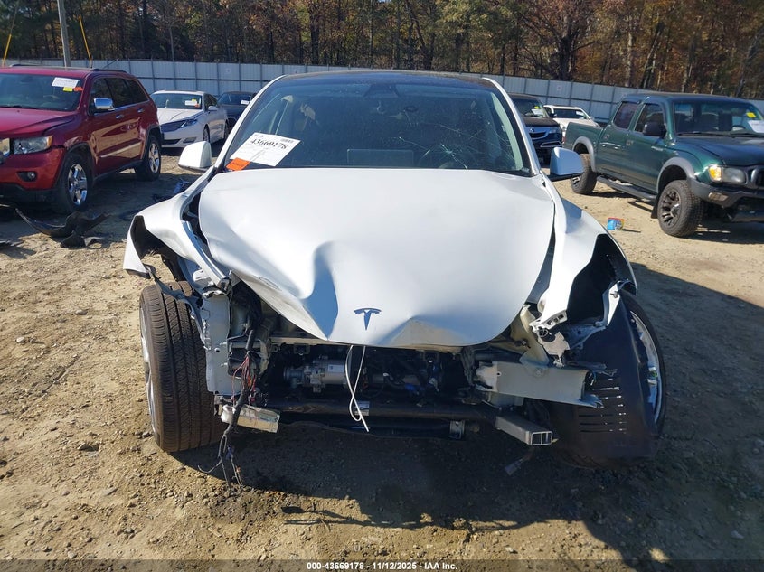 2023 Tesla Model Y Awd/Long Range Dual Motor All-Wheel Drive VIN: 7SAYGDEE7PF660352 Lot: 43669178