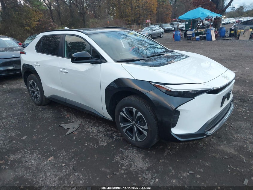 2025 TOYOTA BZ4X XLE - JTMAAAAA1SA071171