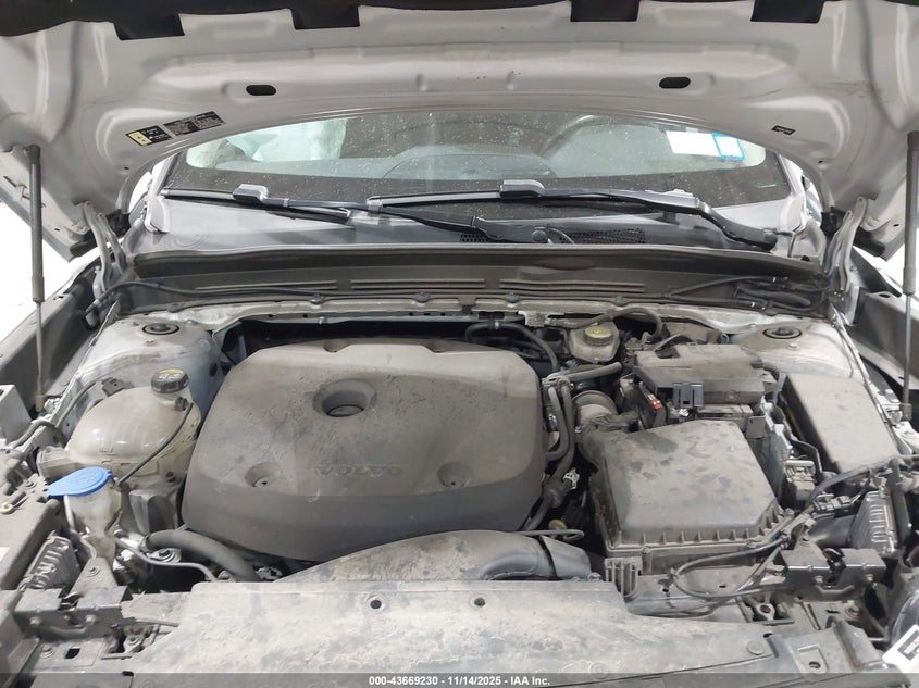 2020 Volvo Xc40 T5 Momentum VIN: YV4162UK0L2249186 Lot: 43669230