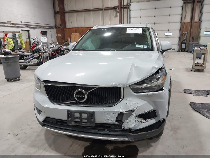 2020 Volvo Xc40 T5 Momentum VIN: YV4162UK0L2249186 Lot: 43669230