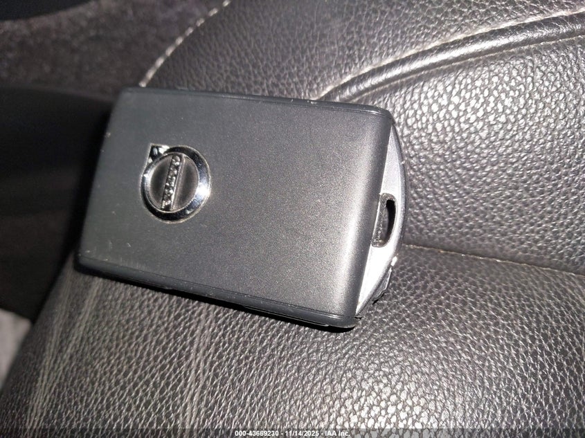 2020 Volvo Xc40 T5 Momentum VIN: YV4162UK0L2249186 Lot: 43669230