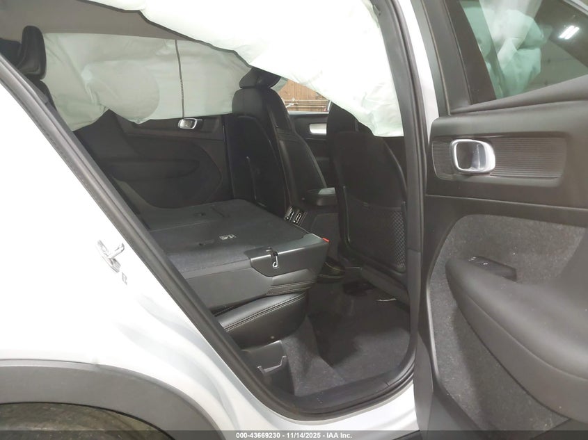 2020 Volvo Xc40 T5 Momentum VIN: YV4162UK0L2249186 Lot: 43669230
