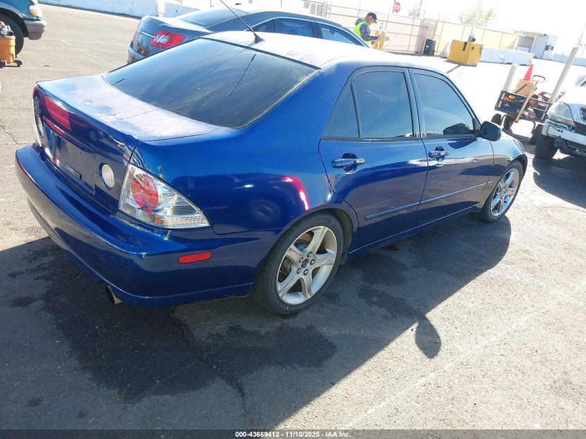 JTHBD182810020814 2001 LEXUS IS photo no. 4