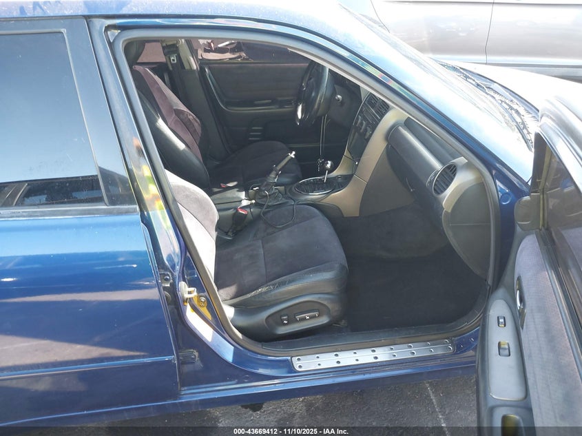 JTHBD182810020814 2001 LEXUS IS photo no. 5