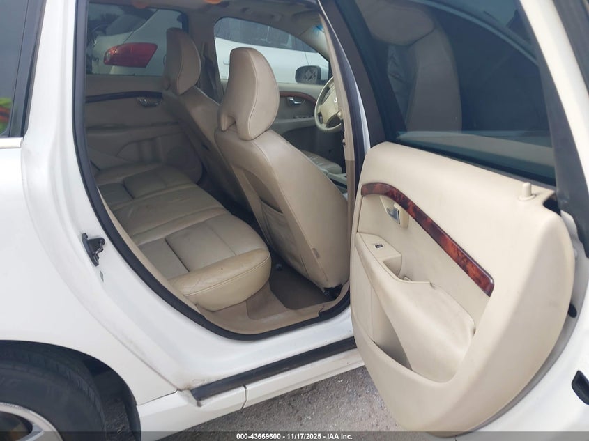 2008 Volvo V70 3.2 VIN: YV1BW982681052427 Lot: 43669600
