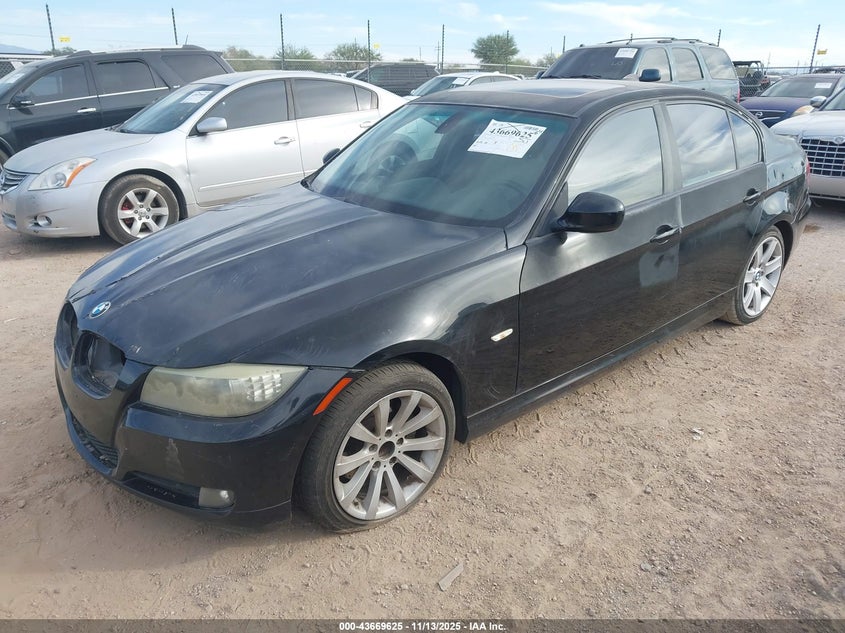 WBAPH7C59BE130563 2011 BMW 3ER photo no. 2