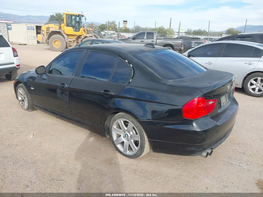 WBAPH7C59BE130563 2011 BMW 3ER photo no. 3