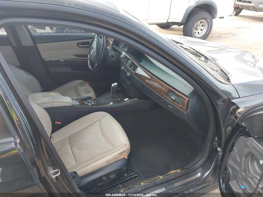 WBAPH7C59BE130563 2011 BMW 3ER photo no. 5