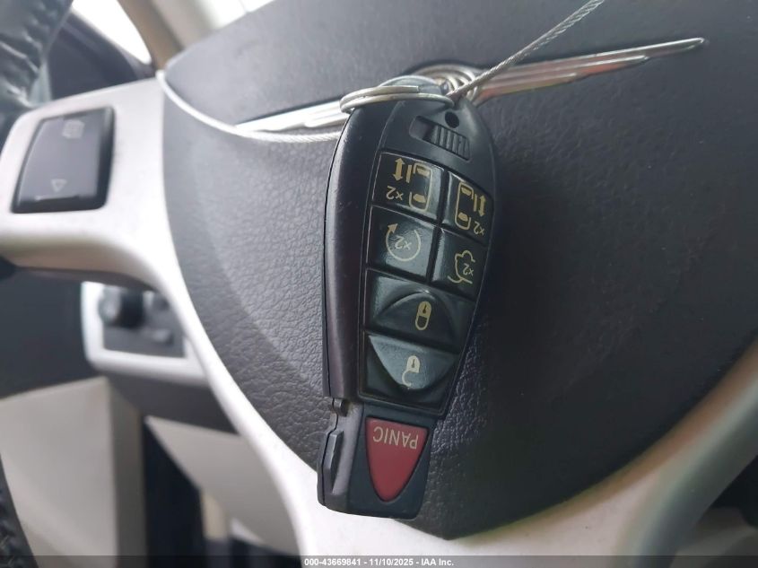 2010 Chrysler Town & Country Touring VIN: 2A4RR5D12AR279692 Lot: 43669841