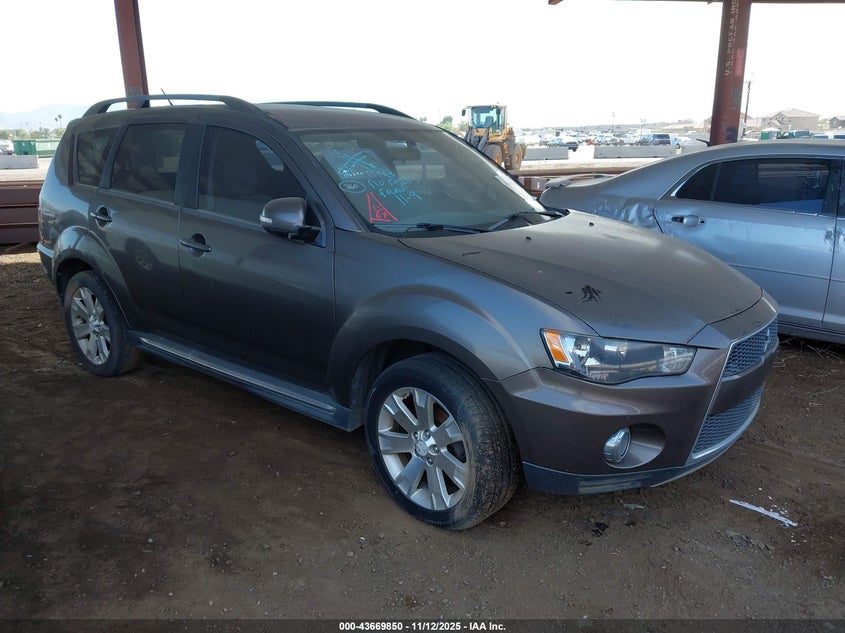 MITSUBISHI OUTLANDER SE