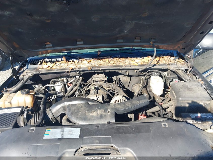 2005 GMC Yukon Sle VIN: 1GKEC13V55J152758 Lot: 43669872