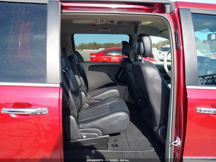 2015 Chrysler Town & Country Touring-L VIN: 2C4RC1CG3FR656057 Lot: 43669875