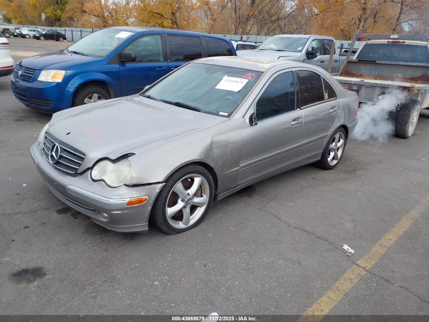 WDBRF40J94A648649 2004 MERCEDES-BENZ C-KLASSE photo no. 2