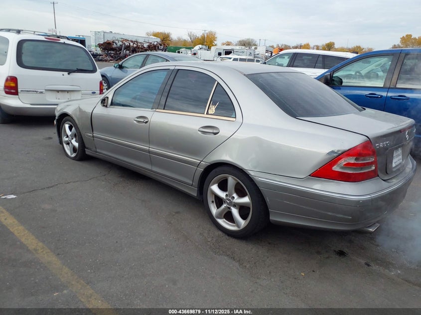 WDBRF40J94A648649 2004 MERCEDES-BENZ C-KLASSE photo no. 3