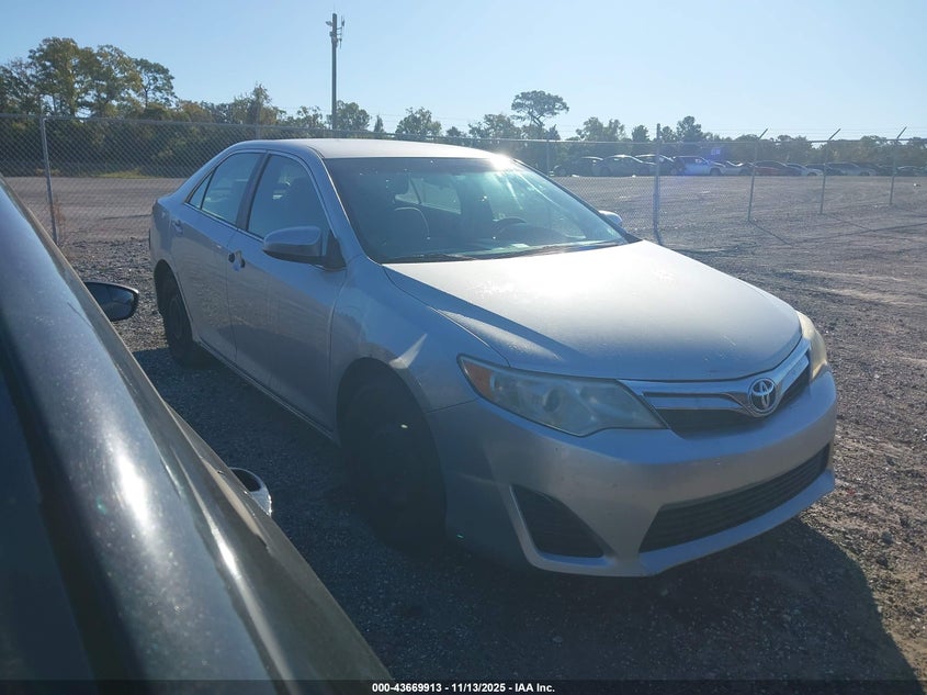 TOYOTA CAMRY LE
