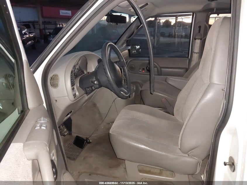 1GNDM19X03B138391 2003 CHEVROLET ASTRO photo no. 12
