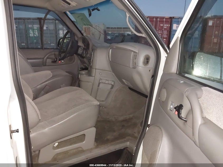 1GNDM19X03B138391 2003 CHEVROLET ASTRO photo no. 5