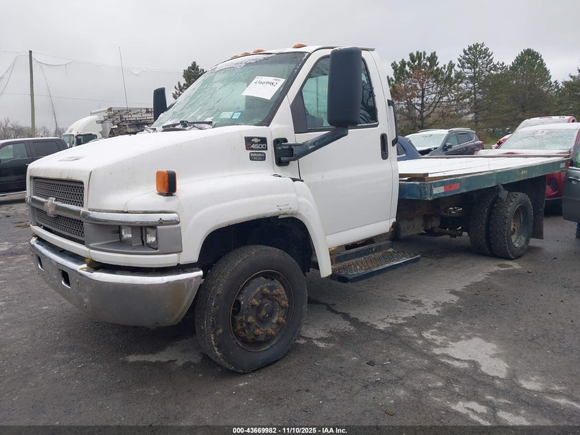 1GBE4C1225F502609 2005 CHEVROLET C/K photo no. 2