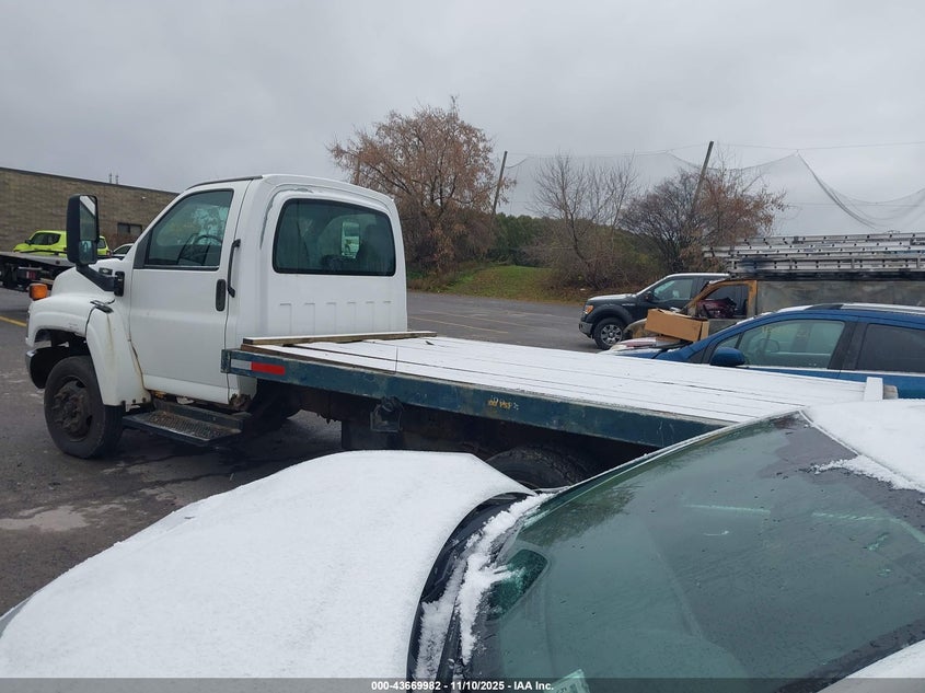 1GBE4C1225F502609 2005 CHEVROLET C/K photo no. 3