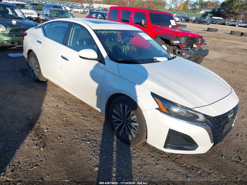 NISSAN ALTIMA SV FWD