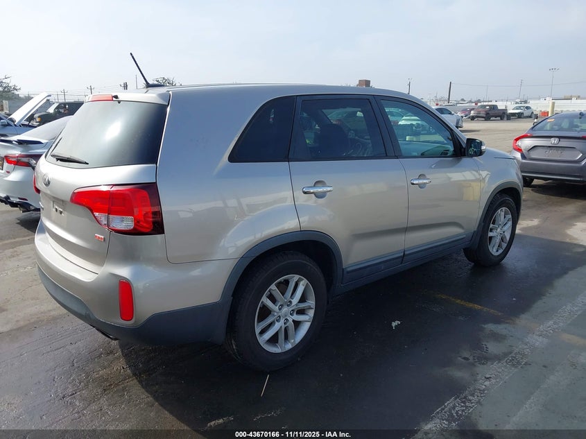 5XYKT3A61EG483343 2014 KIA SORENTO photo no. 4