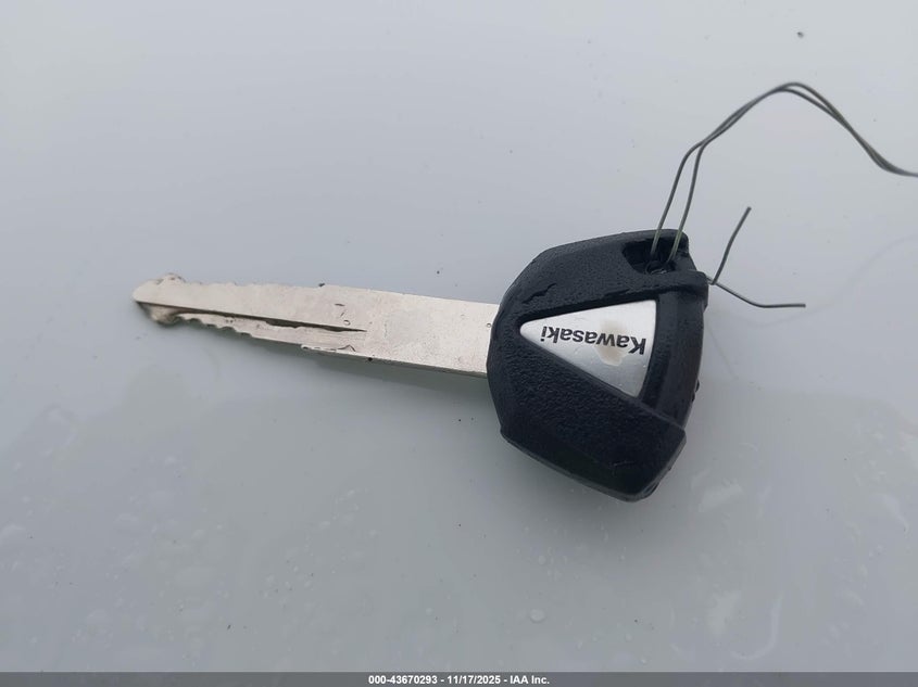 2018 Kawasaki Zr900 R VIN: JKAZR2C12JA001847 Lot: 43670293