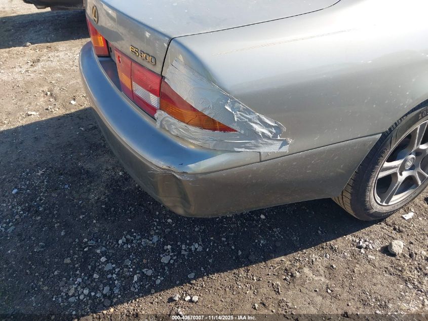 1999 Lexus Es 300 VIN: JT8BF28G2X5067800 Lot: 43670307