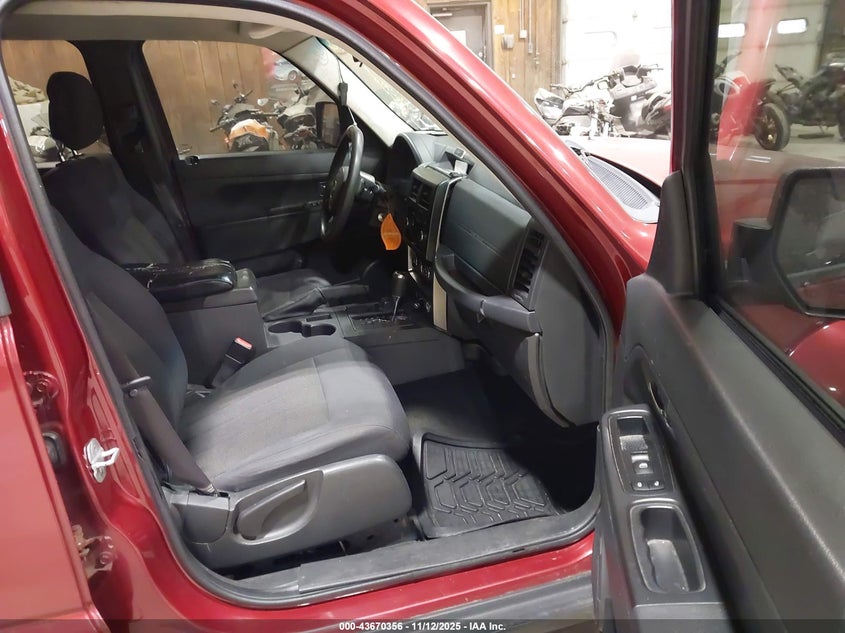 1C4PJMAK9CW210035 2012 JEEP LIBERTY (NORTH AMERICA) photo no. 5