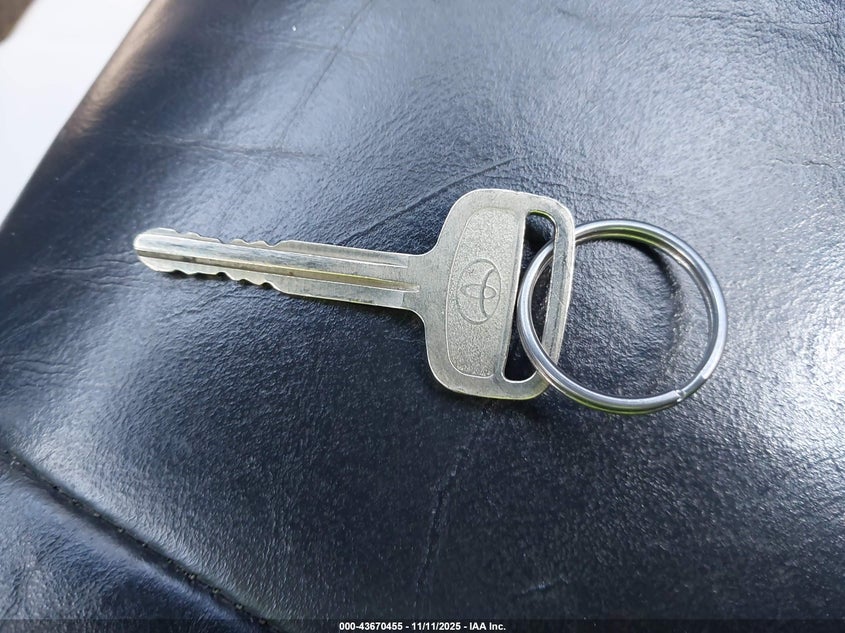 2004 Toyota Matrix Xr VIN: 2T1LR32E44C297301 Lot: 43670455