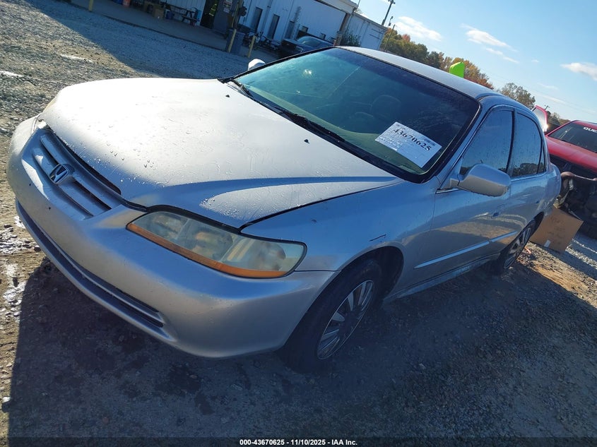 1HGCG16412A048260 2002 HONDA ACCORD photo no. 2