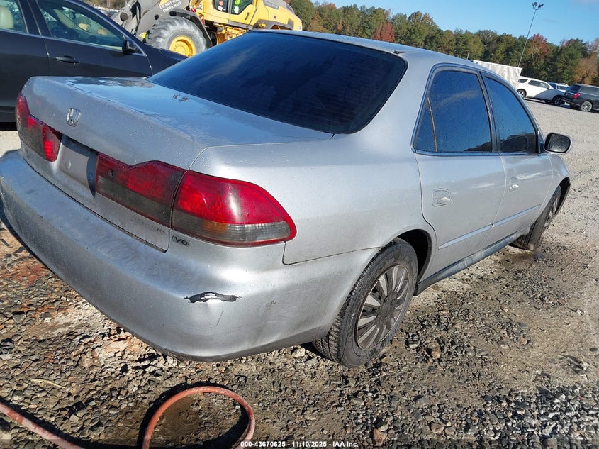 1HGCG16412A048260 2002 HONDA ACCORD photo no. 4
