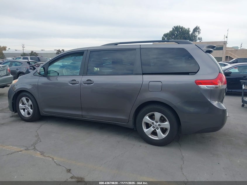 2014 TOYOTA SIENNA LE V6 8 PASSENGER 5TDKK3DC7ES426068