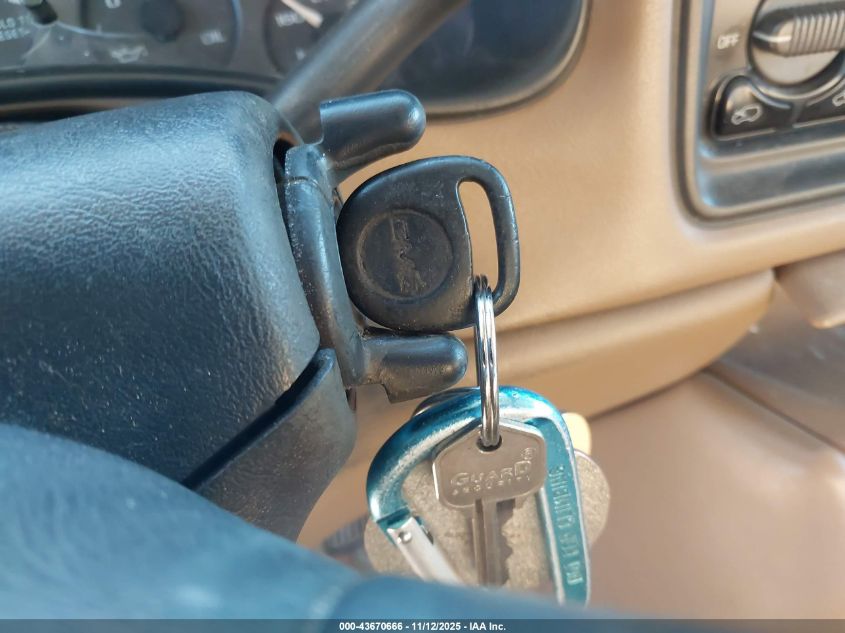 2000 GMC Sierra 1500 Sl VIN: 2GTEC19V6Y1330825 Lot: 43670666