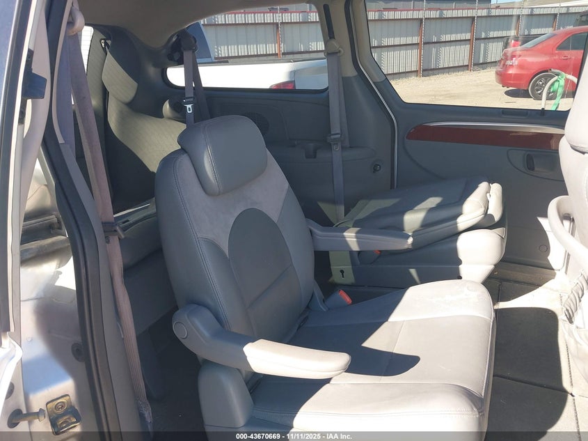 2006 Chrysler Town & Country Limited VIN: 2A8GP64L86R739920 Lot: 43670669