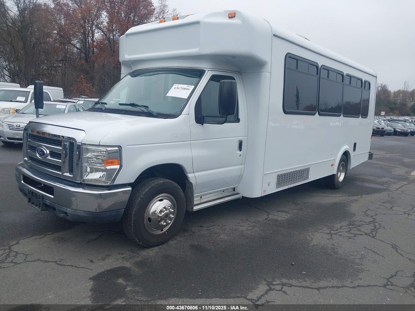 1FDFE4FS7FDA09660 2015 FORD ECONOLINE photo no. 2
