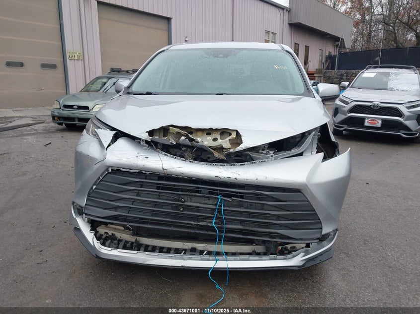2022 TOYOTA SIENNA LE 5TDKSKFC1NS065458