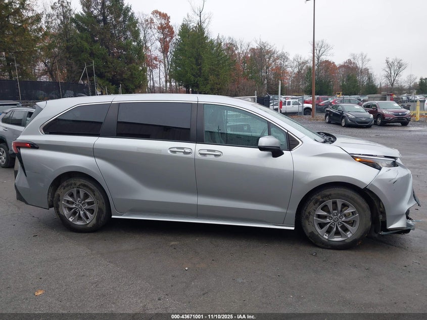 2022 TOYOTA SIENNA LE 5TDKSKFC1NS065458