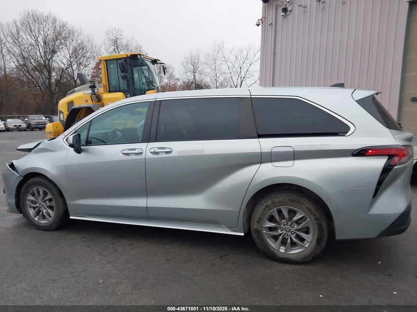 2022 TOYOTA SIENNA LE 5TDKSKFC1NS065458